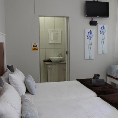 Tranquility Self Catering Hotel Lüderitz Екстериор снимка
